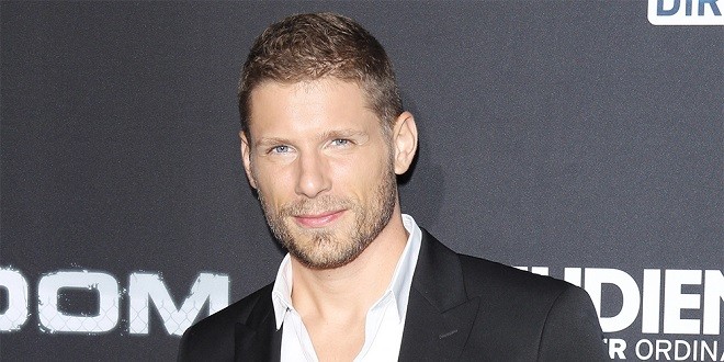 Matt Lauria dans la saison 2 de 'Tell Me a Story' | Friday Night Lights