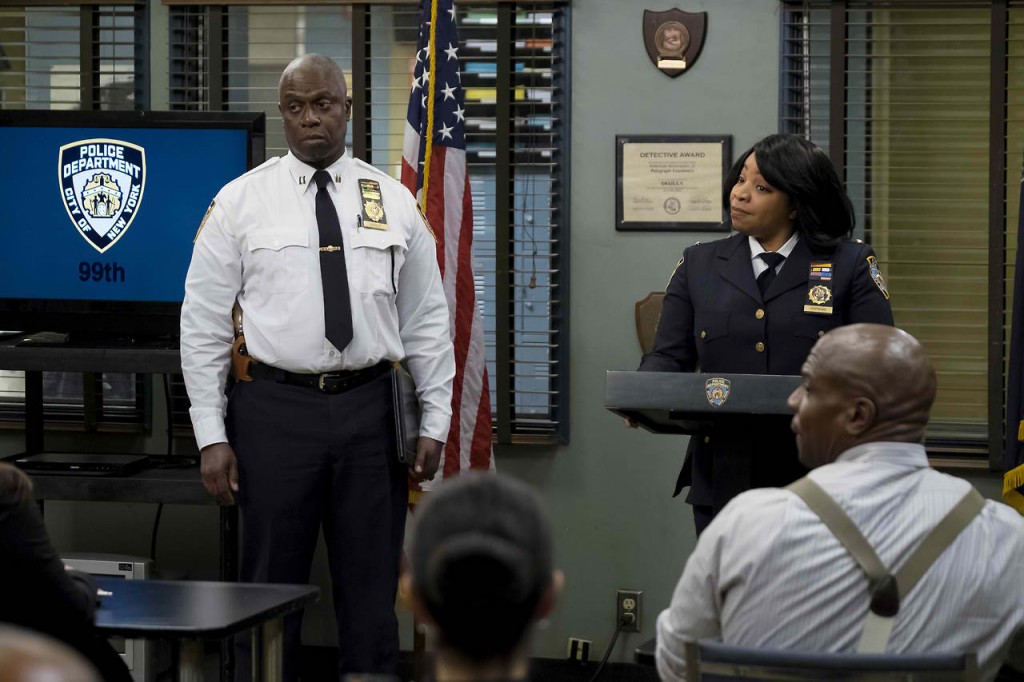 Ray Holt (Andre Braugher) & Veronica Hopkins (Kimberly Hbert Gregory)
