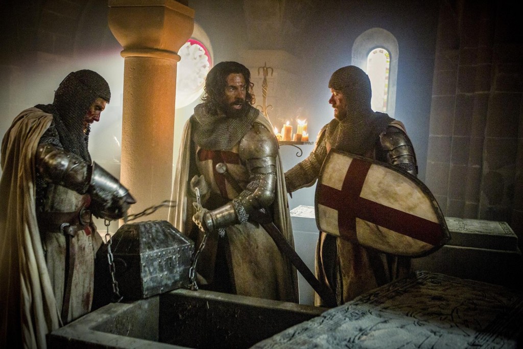Tancrede (Simon Merrells), Landry (Tom Cullen) et Gawain (Pdraic Delaney) protgent le Graal