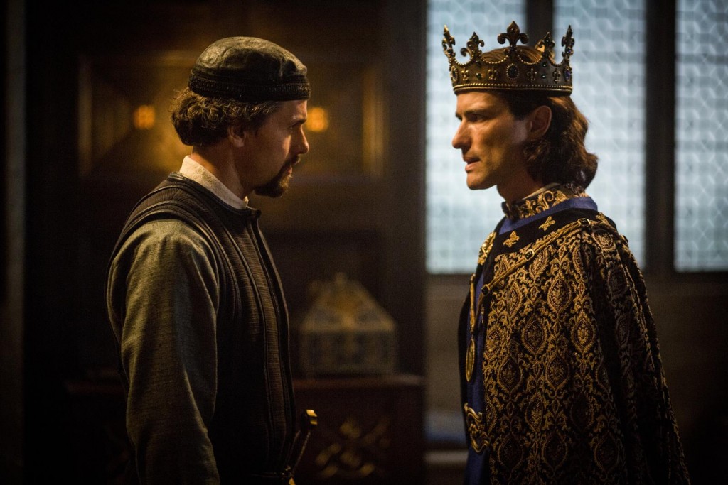 Le Roi Philip (Ed Stoppard) face  William De Nogaret (Julian Ovenden)