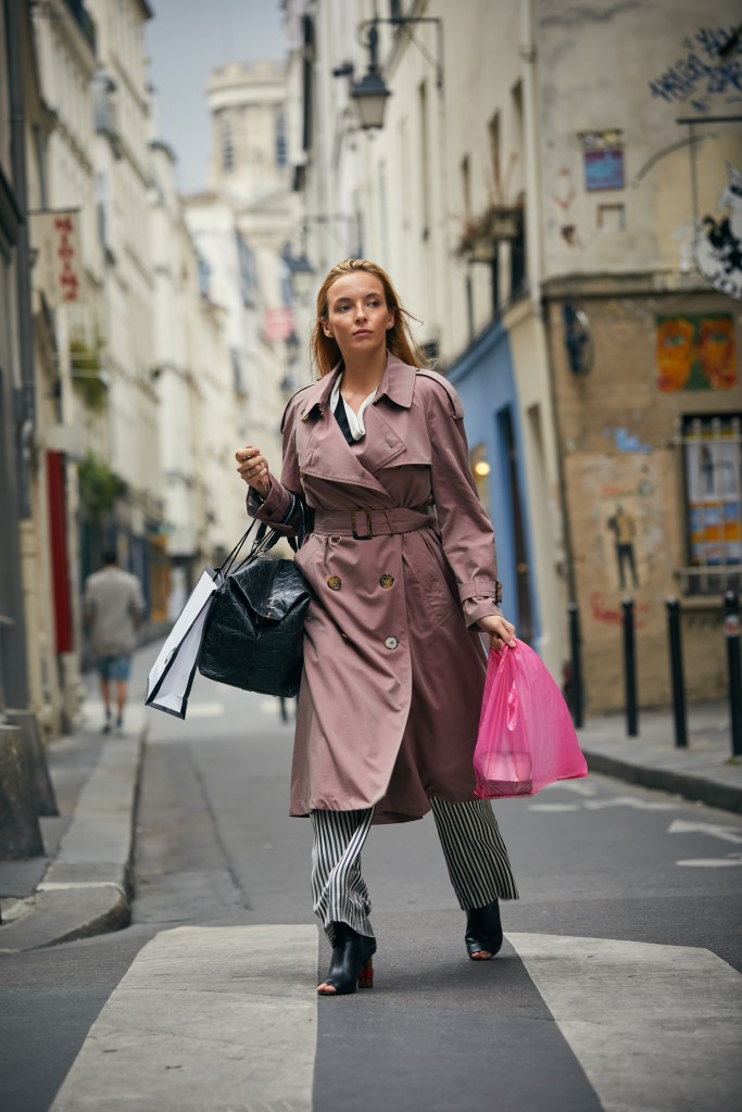 Villanelle (Jodie Comer) dans les rues de Paris