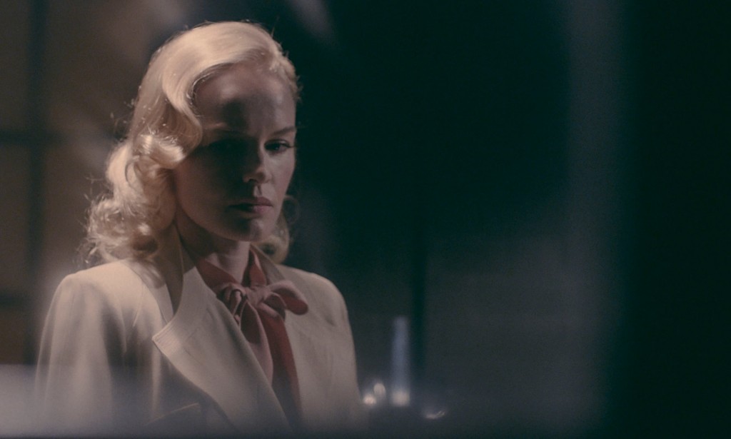 Barbara Barga (Kate Bosworth) arrte par la Gestapo