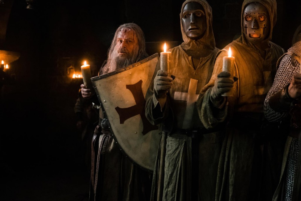 Talus (Mark Hamill) fait front avec les Chevaliers de Saint Lazare
