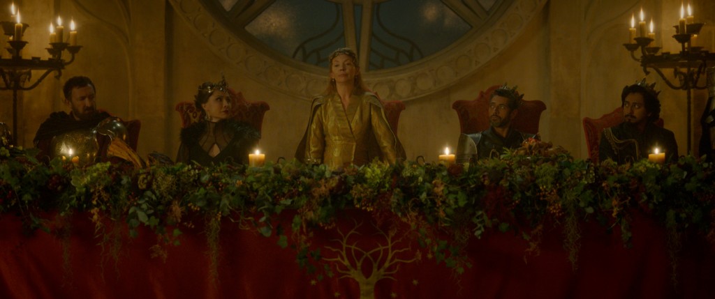 La Reine Sorsha (Joanne Whalley) au centre entoure du roi Hastur, de la reine Arianna, du prince Graydon et du commandant Ballantine