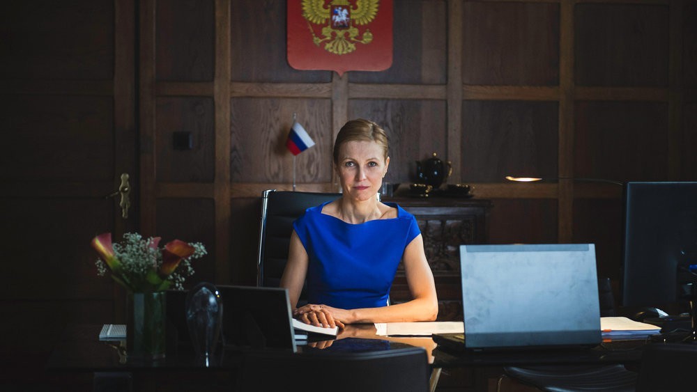 L'Ambassadrice de Russie en Norvge, Irina Sidorova (Ingeborga Dapkunaite)