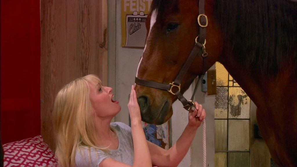 Caroline (Beth Behrs) et son cheval