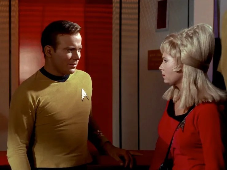 Le capitaine Kirk et Janice Rand