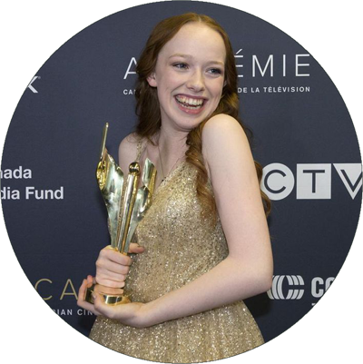 Amybeth McNulty avec un Canadian Screen Award.